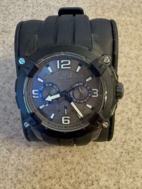 Mens Alpine Watch Rubber Strap Grey Dial Blue Accent